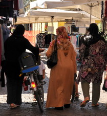 Bologna: la fotografia dei cittadini stranieri in città