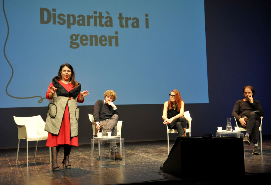 Michela Murgia sul palco dell'Arena del Sole