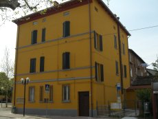 Facciata sulla via principale