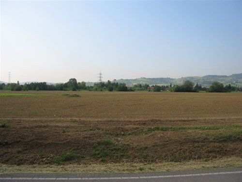 Il Parco Città Campagna di Villa Bernaroli con vista verso le colline