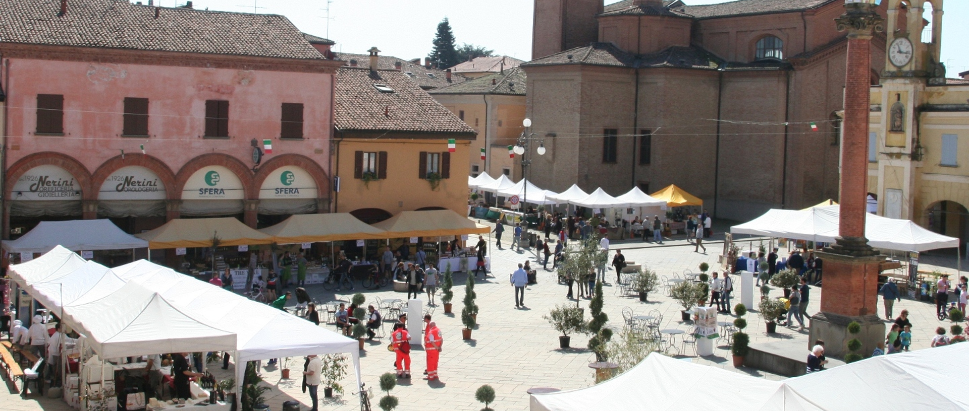 Panoramica su piazza XX Settembre a Castel San Pietro Terme
