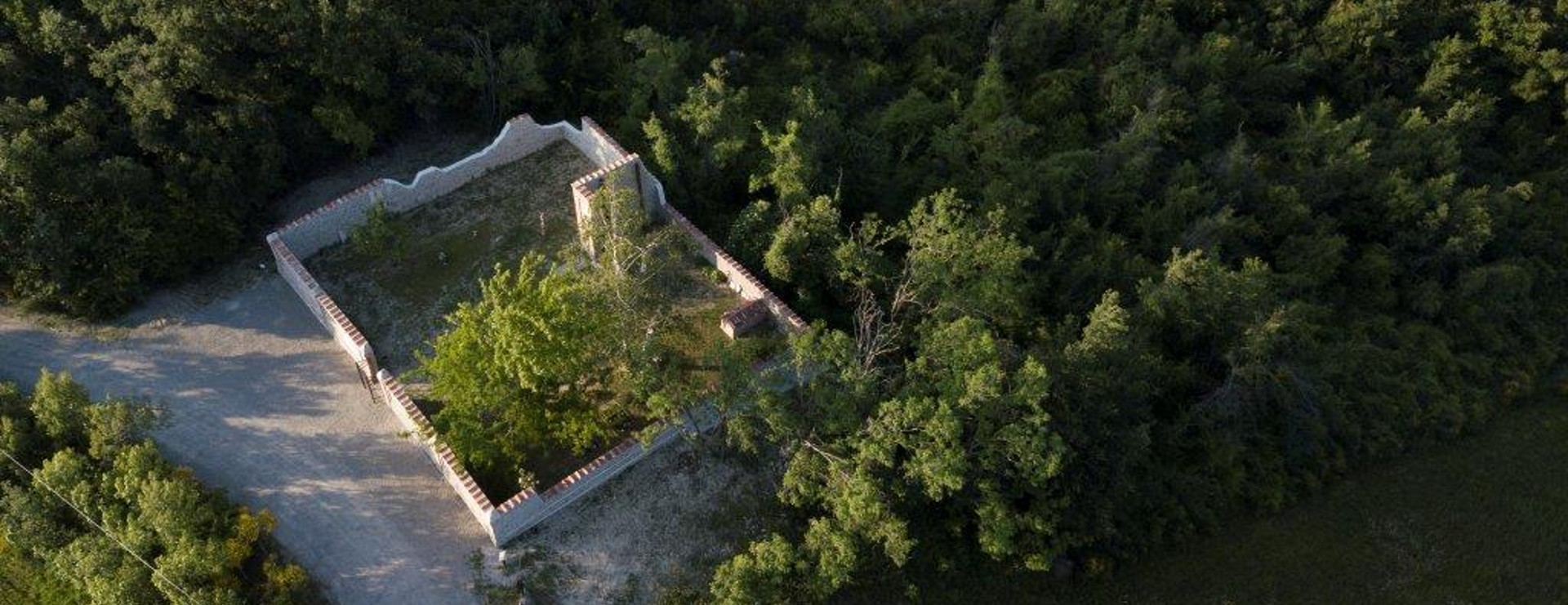 Cimitero di Casaglia restaurato - Foto Ente parchi Emilia Orientale