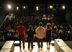 Applausi a fine spettacolo - ITC Teatro San Lazzaro