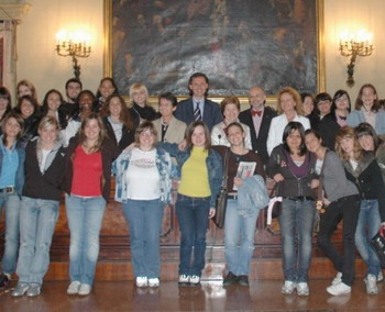 Cevenini con un gruppo di studenti - Archivio Provincia di Bologna