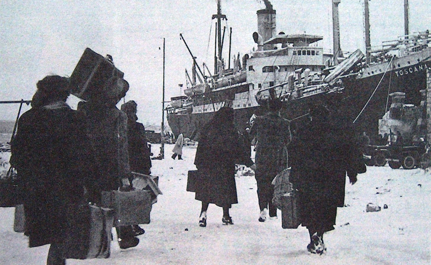 Italiani che stanno per imbarcarsi e lasciare le loro terre
