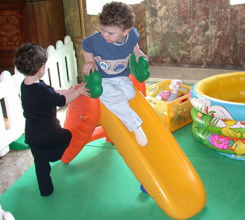 Bambini che giocano - Archivio Provincia di Bologna