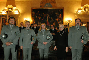 La presidente Draghetti, la comandante Sannino e gli agenti della Polizia Provinciale in Consiglio