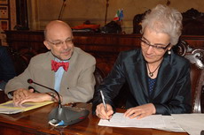 La firma della presidente Draghetti, a fianco l'assessore Rebaudengo
