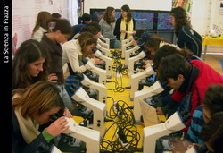 Microscopi - Foto di Michele Famiglietti (Scienze in piazza 2006)