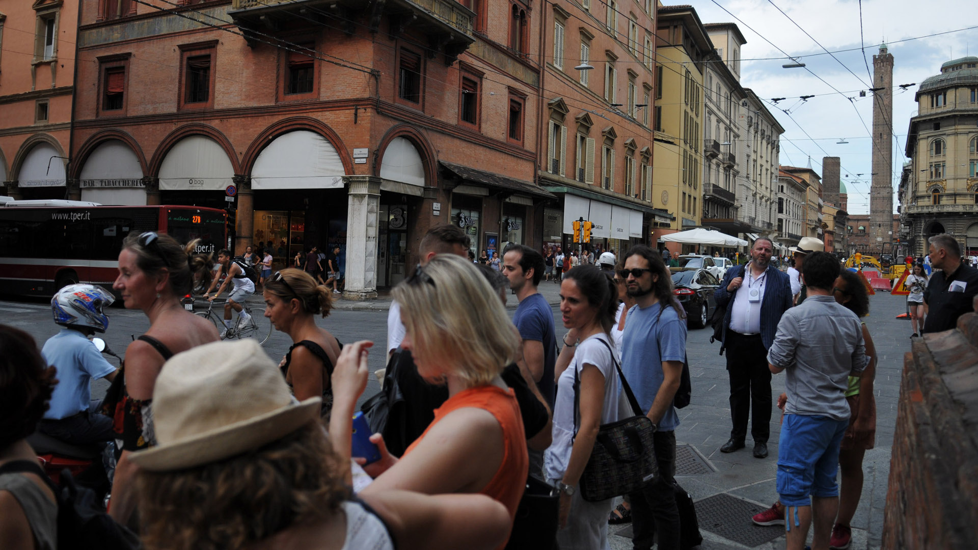 Turismo: a Bologna vale tre miliardi di euro, coinvolge quasi 40mila addetti e più di 8mila imprese