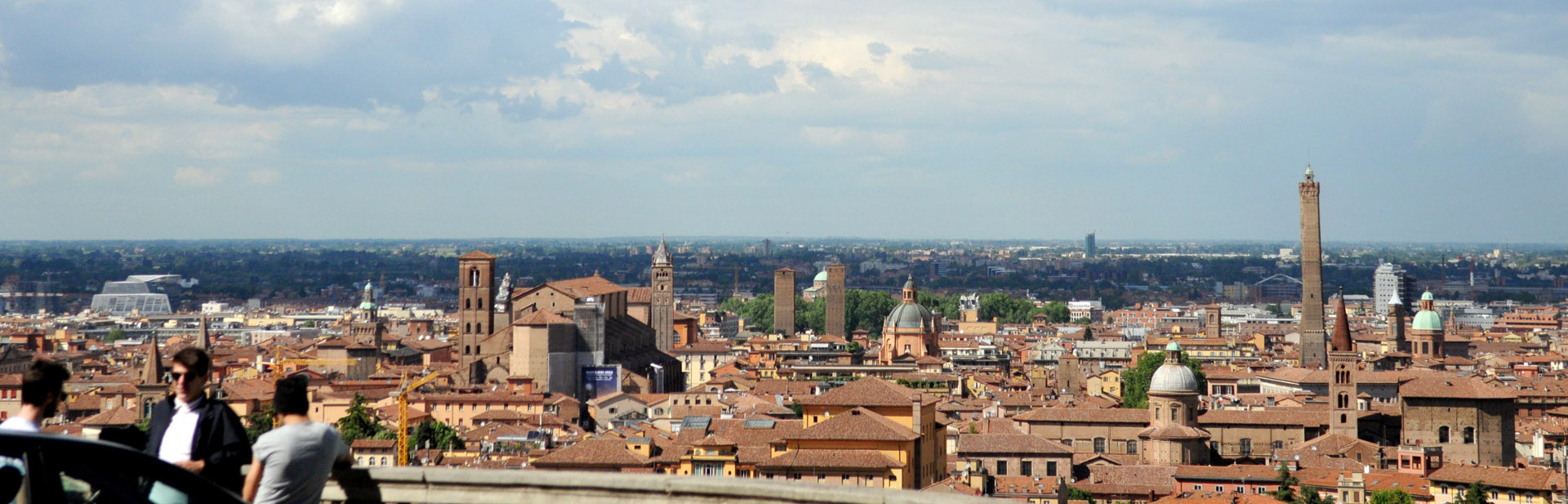 Foto: panoramica su Bologna. Archivio Città metropolitana di Bologna