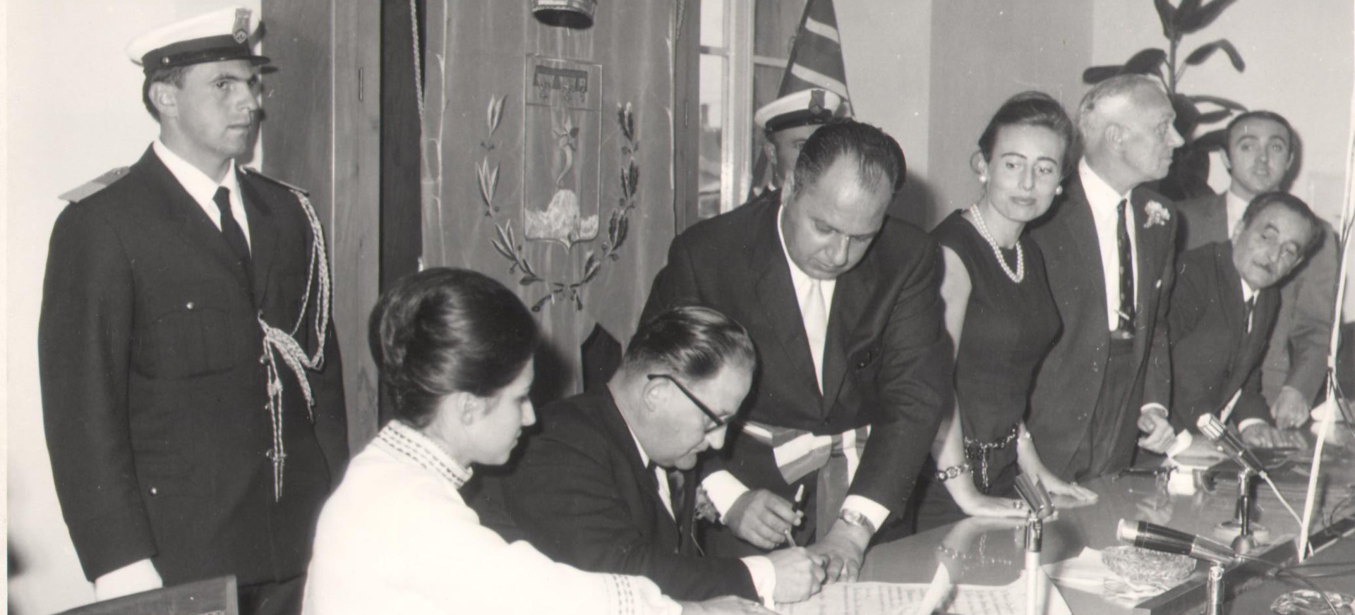 Foto: 1968 - La firma del patto di gemellaggio a Sasso Marconi