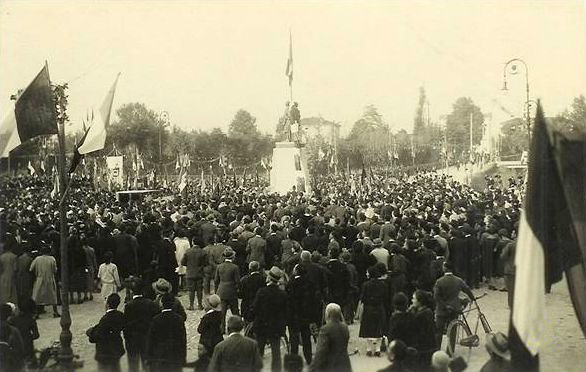 L'inaugurazione del monumento nel 1925