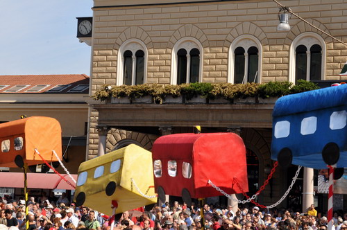 02/08/2012 - Lo spettacolo organizzato davanti alla stazione di Bologna. Foto di Salvatore Morelli