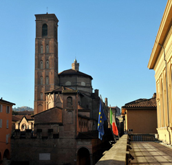 Basilica di San Giacomo Maggiore vista dal Teatro Comunale