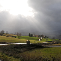 Nubi e vento sulla strada per Monghidoro