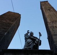 La statua di San Petronio