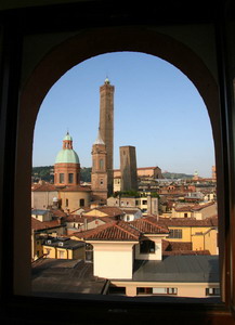 Bologna vista dalla torretta di palazzo Malvezzi, via Zamboni 13. Foto scattata da Daniele Magagni.