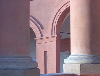 Foto di Alice Gnesini, particolare del colonnato di San Luca