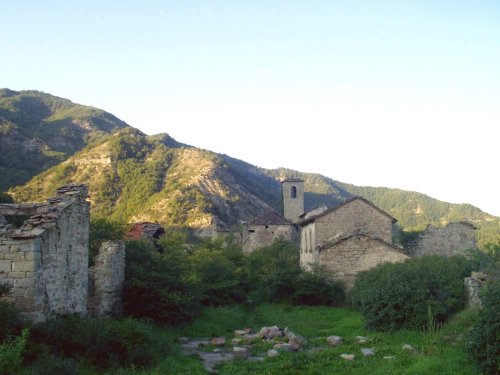 15/03/2010 - Moraduccio, il paese fantasma fra l'Emilia e la Toscana, sopra Castel del Rio. Foto di Gianluca Bortolini