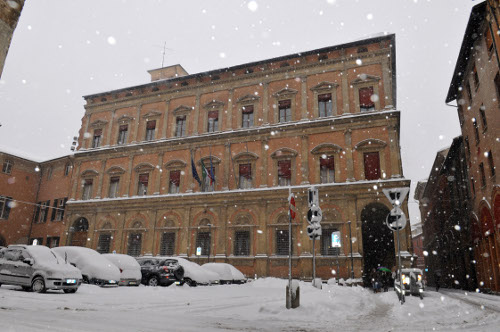 01/02/2012 - Palazzo Malvezzi imbiancato dalla neve - Foto di Salvatore Morelli
