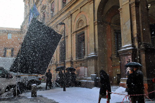 13/01/2012 - Le riprese del film "Matrimoni" (regia di Pupi Avati) davanti a palazzo Malvezzi