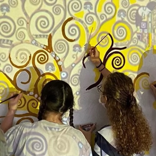 L'arte invade la scuola: studenti e writers colorano i muri dell'Archimede