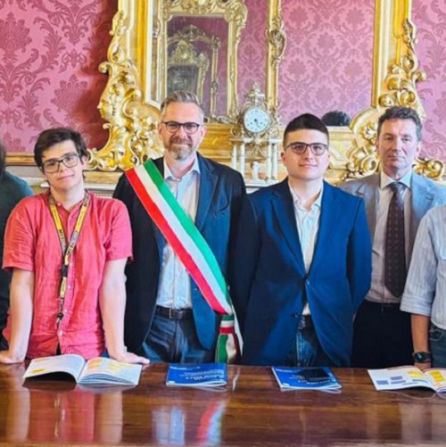 Scuola, ragazze e ragazzi in campo per costruire un ambiente scolastico adatto alle esigenze di tutti, adulti compresi