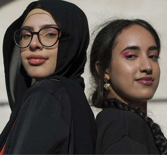 Gli abiti transfemministi creati dalle studentesse dell'Aldrovandi-Rubbiani e confezionati dalle donne detenute