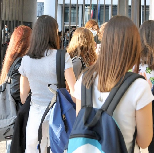 Scuola, ogni giorno oltre 10 mila studenti e studentesse arrivano a Bologna per frequentare un istituto superiore